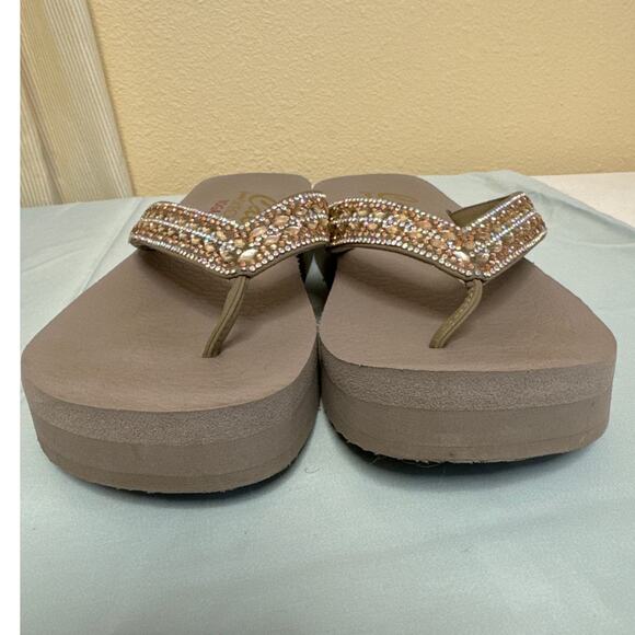 Cali Sketcher Taupe Yoga Foam Rhinestone Flip Flops Size 9 Worn A Few Minutes - Picture 10 of 11